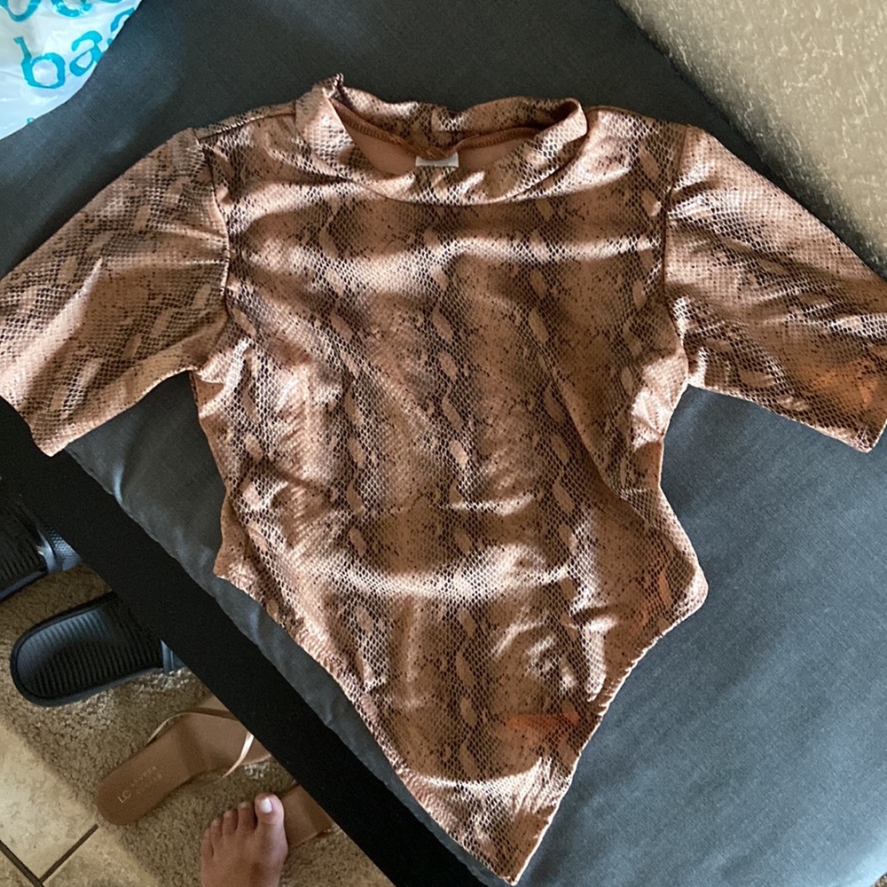 Python Print Rashguard Cropped, Short Sleeve W Kn… - image 6